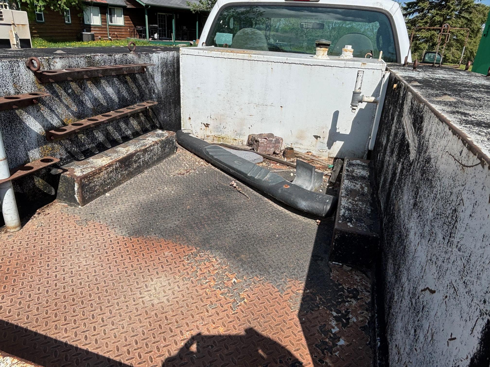 2005 FORD F350 - Image 16